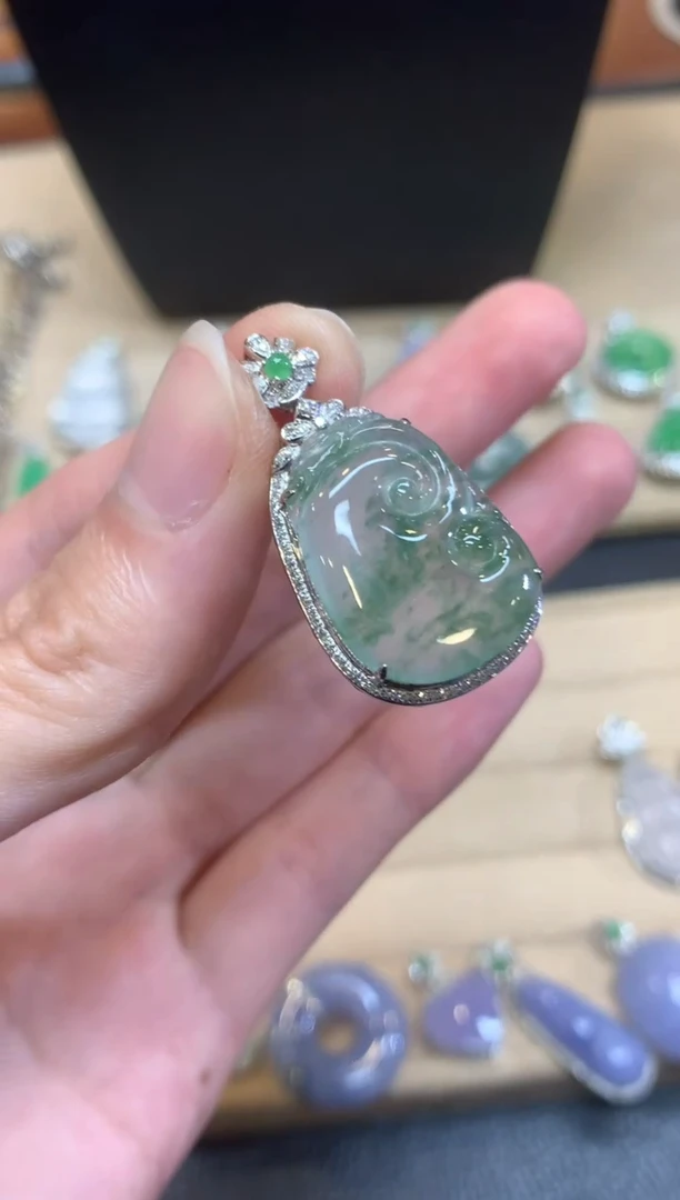 翡翠18K金镶嵌颈饰如意【无服务费】