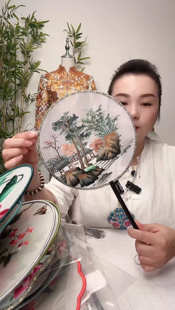 刺绣双面团扇绣花