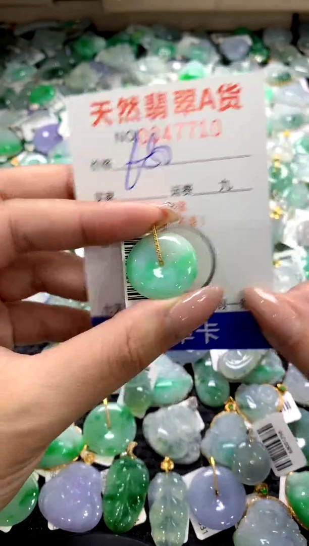 颈饰18K金镶嵌翡翠1111111111111111