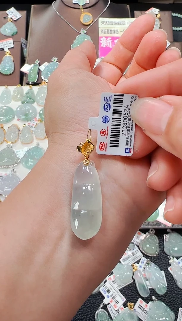 【闪购商品】翡翠吊坠(不含链)18K金镶嵌福豆吊坠52A