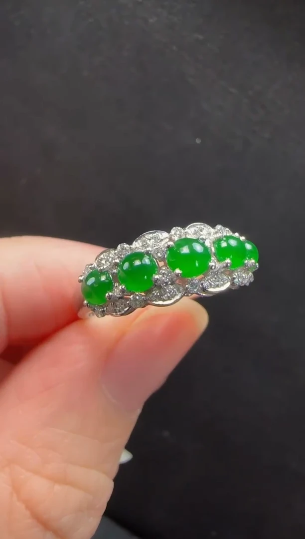 翡翠戒指18K金镶嵌358蛋面一枚