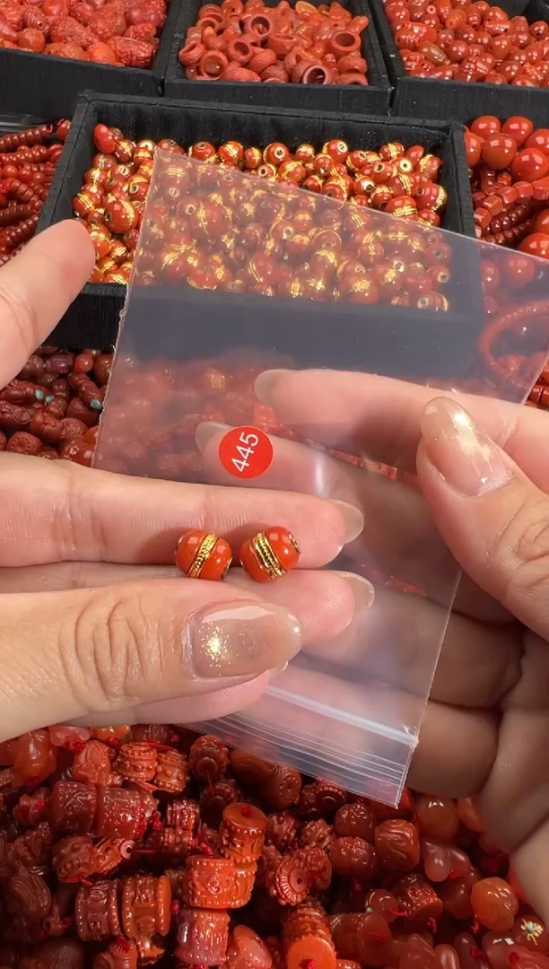 南红玛瑙未镶嵌颈饰1