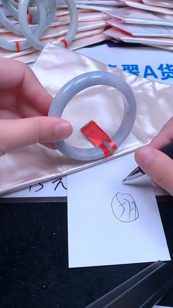 未镶嵌手镯翡翠.