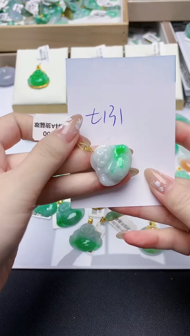 翡翠18K金镶嵌颈饰天然缅甸A货翡翠