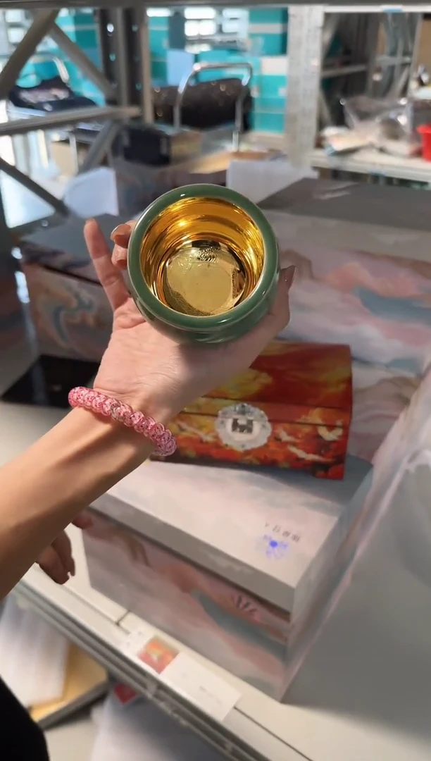 【闪购商品】瓷E136------------