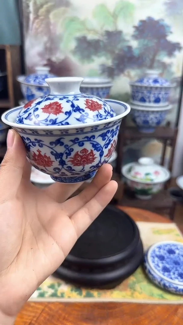 陶瓷青花釉里红缠枝莲两才盖碗