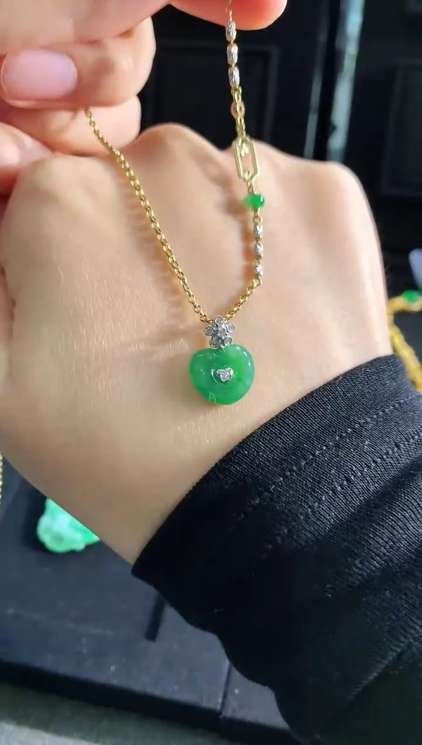 【闪购商品】翡翠吊坠(不含链)18K金镶嵌吊坠