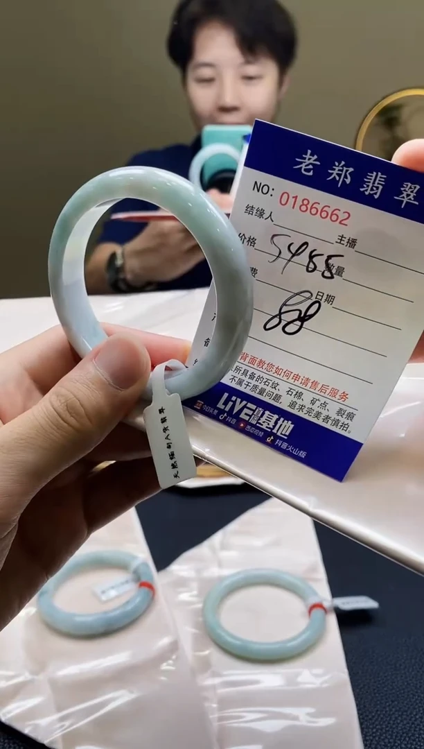 翡翠手镯未镶嵌AAAAAAAA