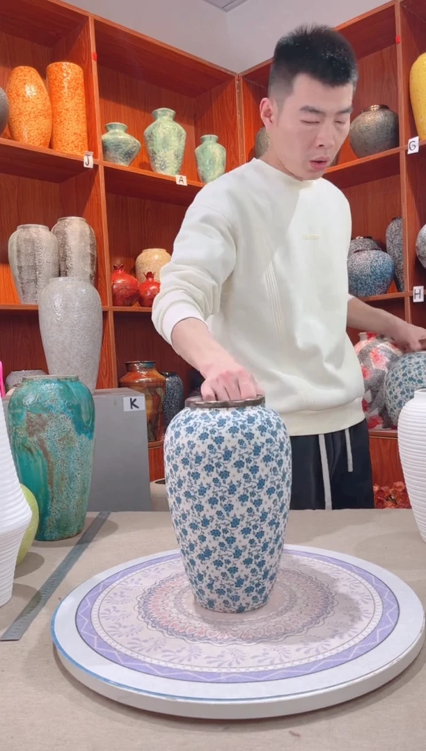 【闪购商品】瓶白底小兰花中号 陶瓷花瓶 无花