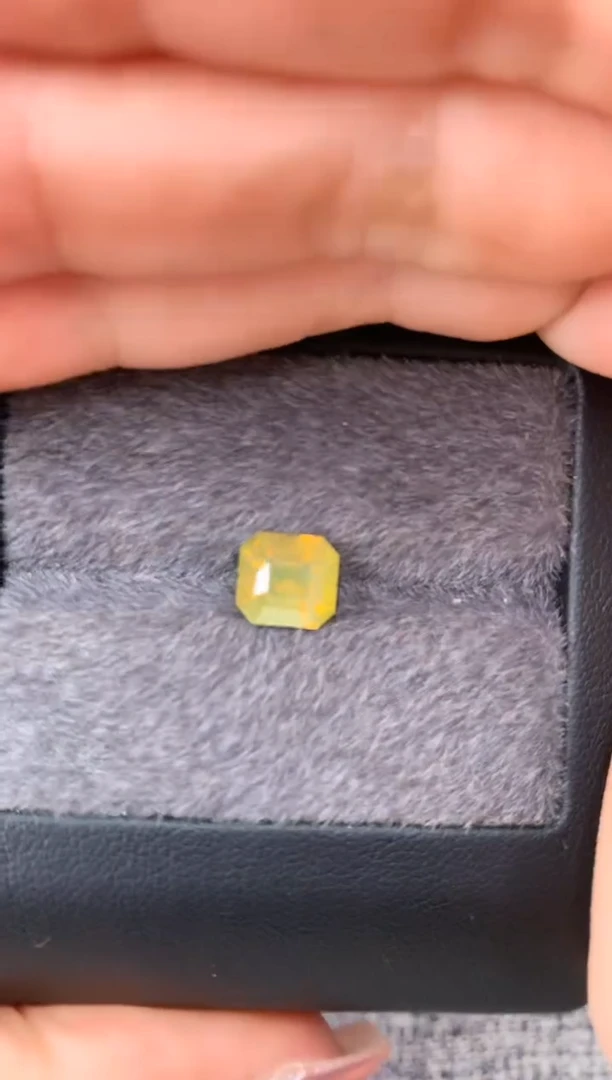 未镶嵌裸石定制金绿宝石尔*祖切型 荧光笔色调 2.58ct