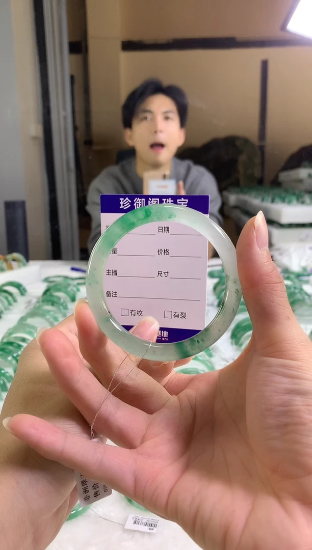 未镶嵌手镯石英质玉（非洲翠）57