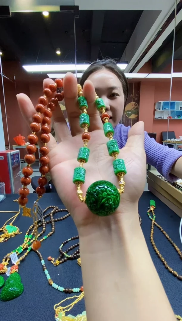 颈饰未镶嵌翡翠吊坠