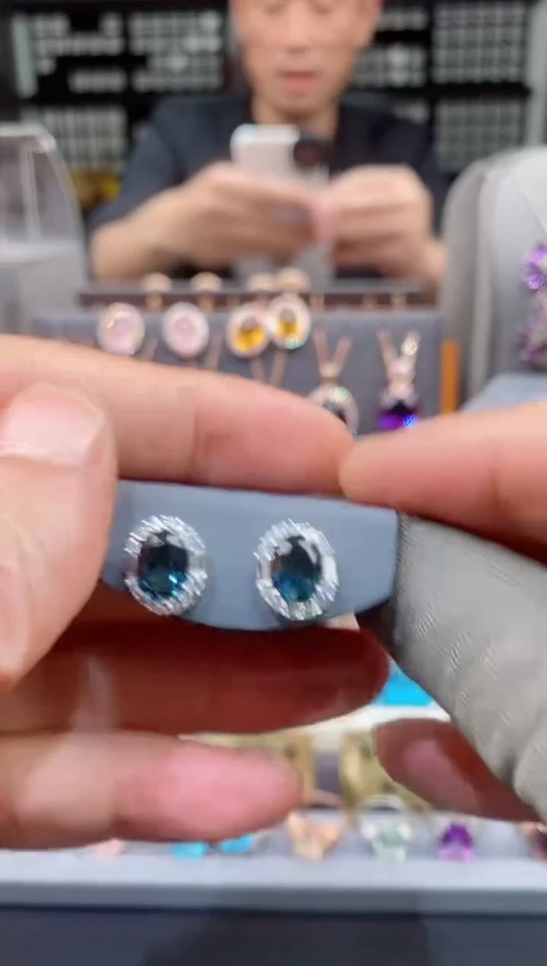 【闪购商品】托帕石耳钉银S925镶嵌托帕石耳钉