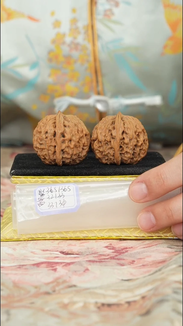 【闪购商品】文玩核桃把件非嫁接元宝