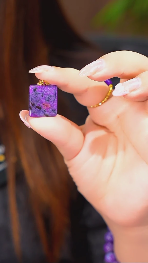 未镶嵌苏纪石（舒俱来）吊坠.