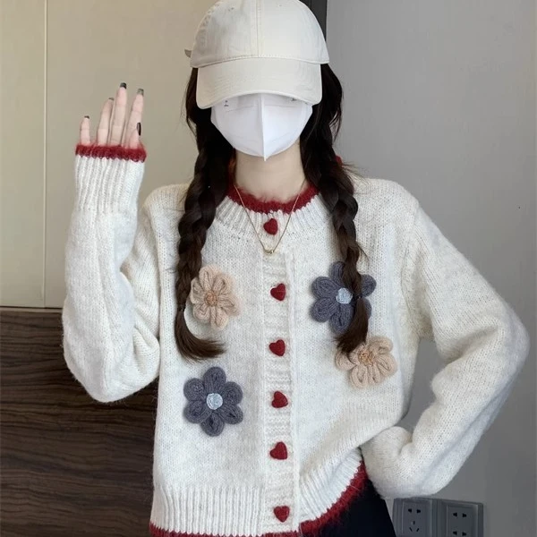 毛衣开衫外套女2025春秋季新款红色元素爱心纽扣花朵长袖短款上衣