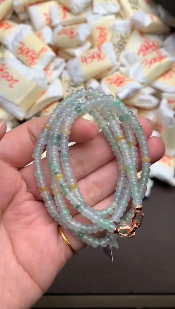 翡翠挂件未镶嵌 —