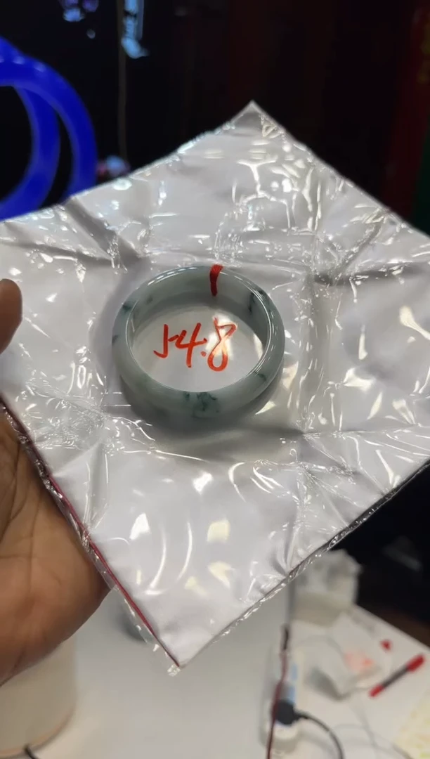 未镶嵌手镯翡翠手镯