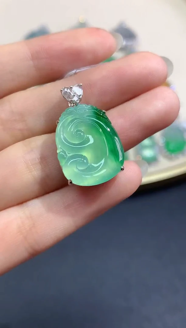 吊坠(不含链)18K金镶嵌翡翠吊坠(不含链)|18800