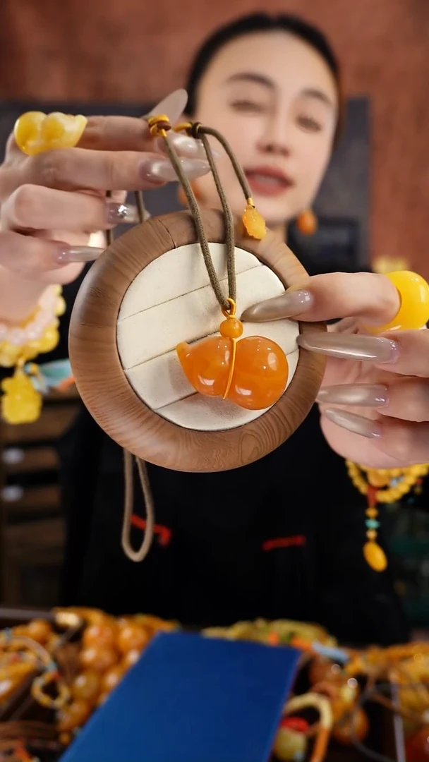 琥珀颈饰未镶嵌惟*颈饰