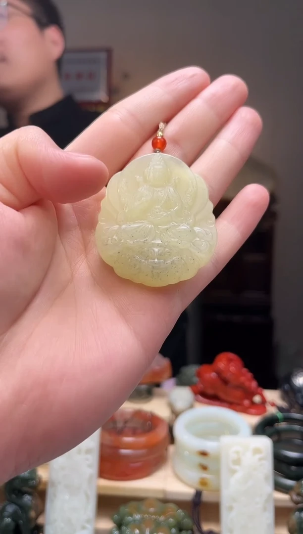 颈饰未镶嵌和田玉吊坠