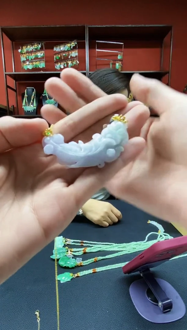 颈饰未镶嵌翡翠吊坠