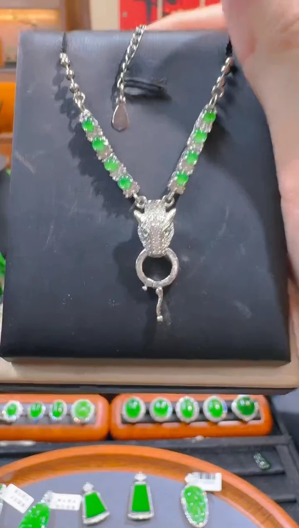 翡翠未镶嵌颈饰天然A货翡翠