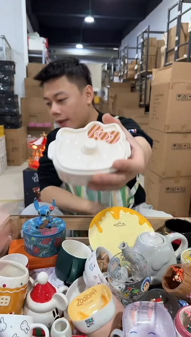 瓷片白色kt猫炖盅