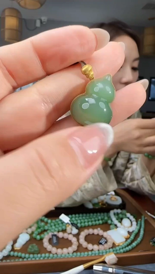 和田玉18K金镶嵌吊坠(不含链)1