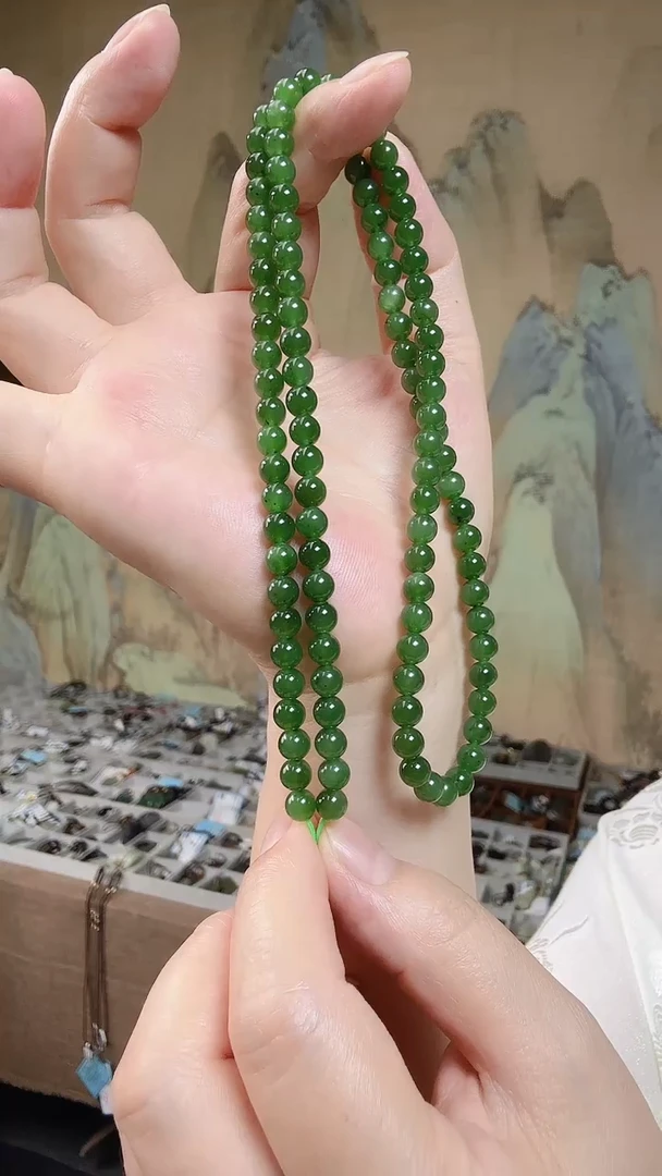 和田玉未镶嵌颈饰.