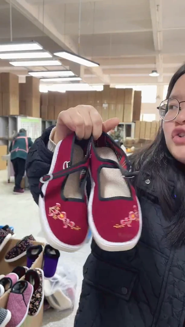 酒红绣花方口单鞋34码