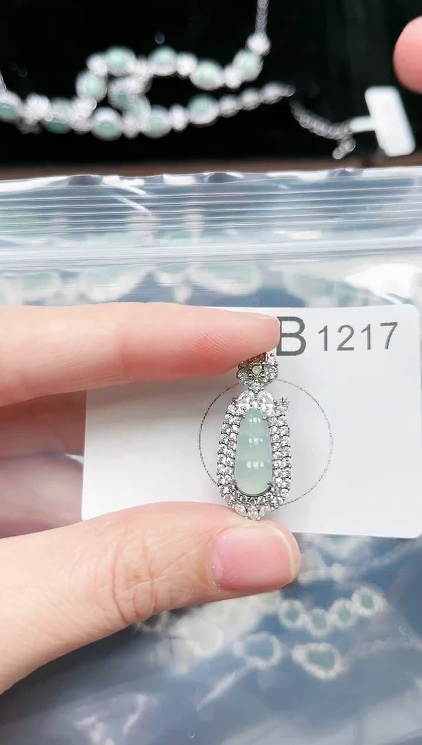 【闪购商品】翡翠颈饰未镶嵌1217赠皮绳