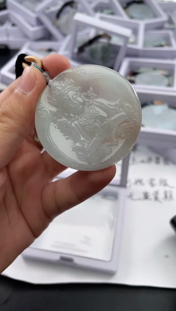 翡翠未镶嵌颈饰..../8/17/ 224