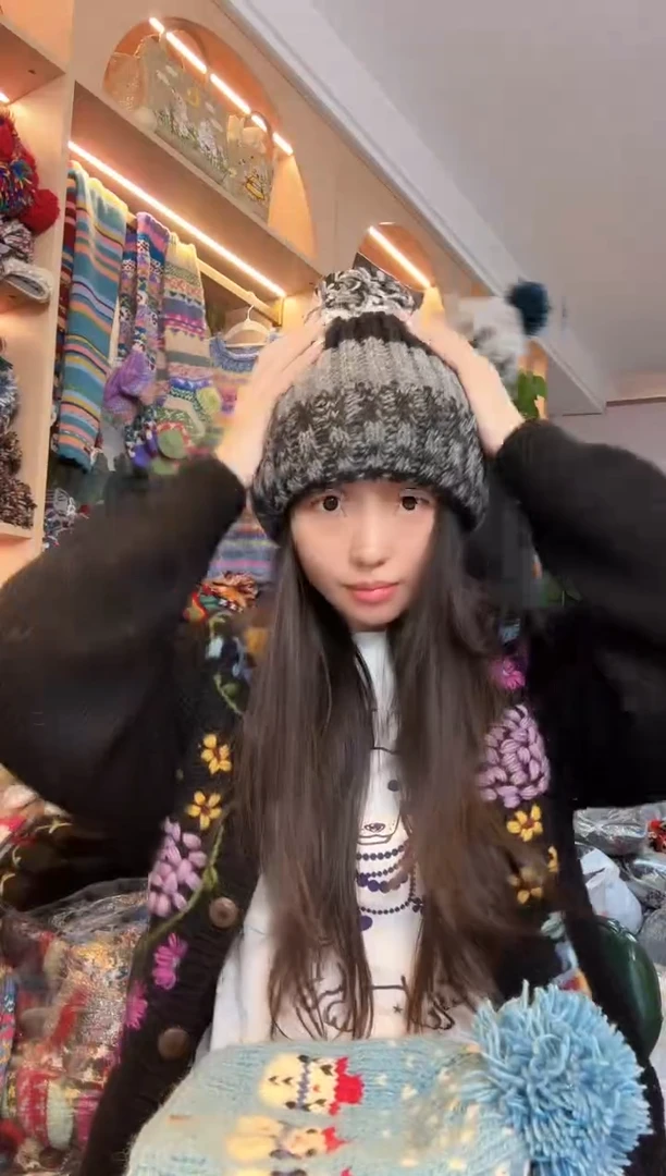 羊毛灰色翻边帽子
