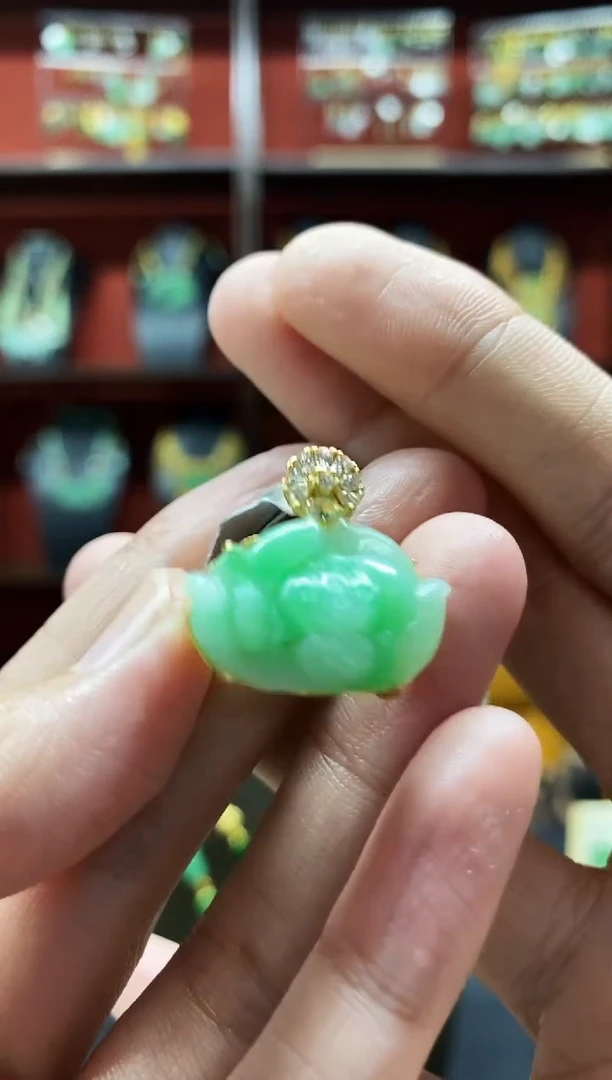 颈饰未镶嵌翡翠吊坠