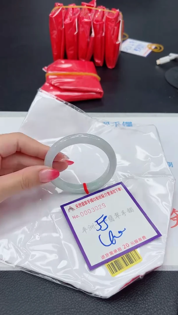 翡翠手镯未镶嵌1