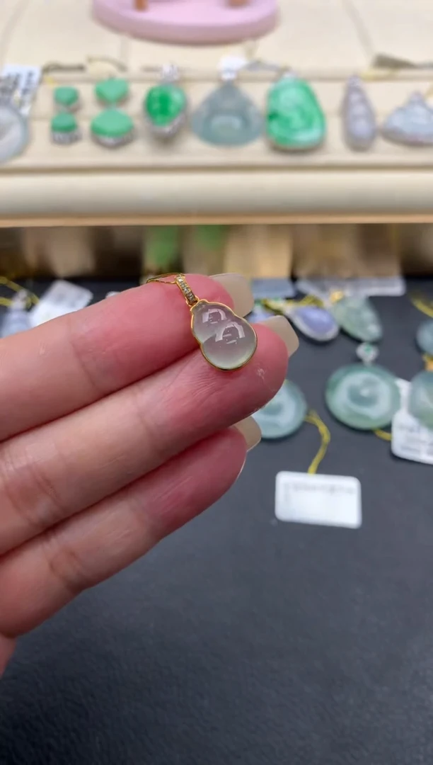 【闪购商品】翡翠颈饰18K金镶嵌Q582    