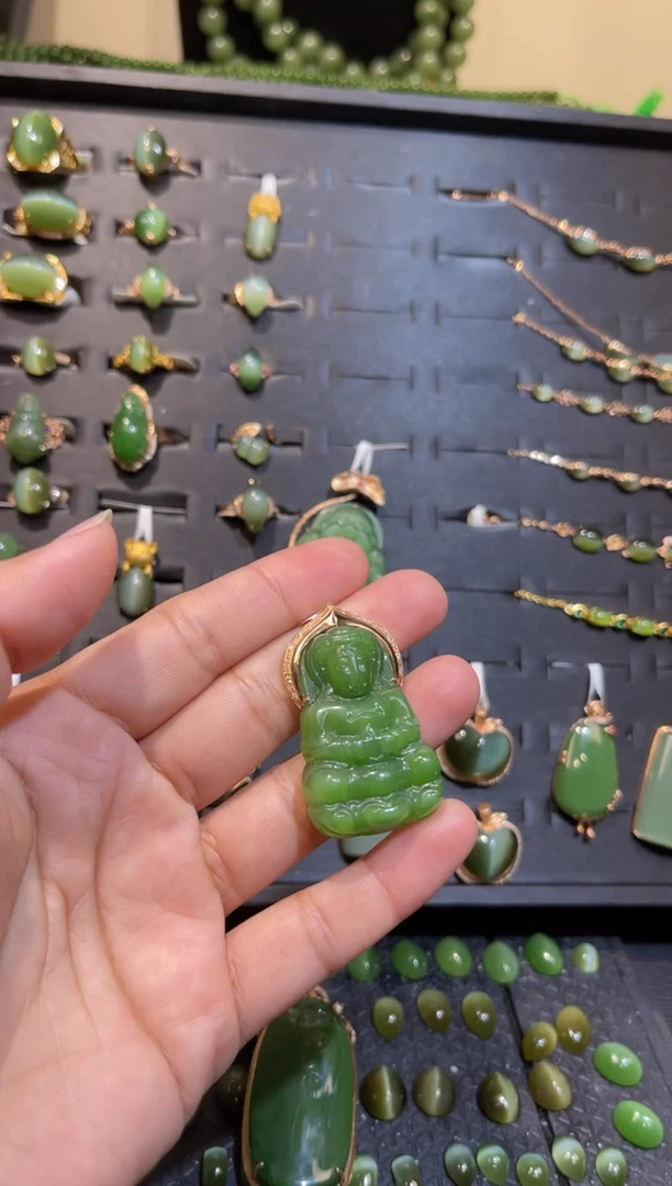 【闪购商品】和田玉碧玉粉绿观音吊坠18K金镶嵌多样性发一