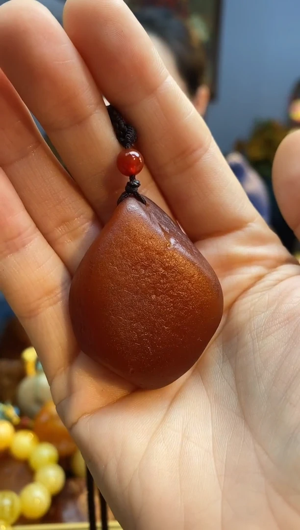 未镶嵌颈饰琥珀吊坠