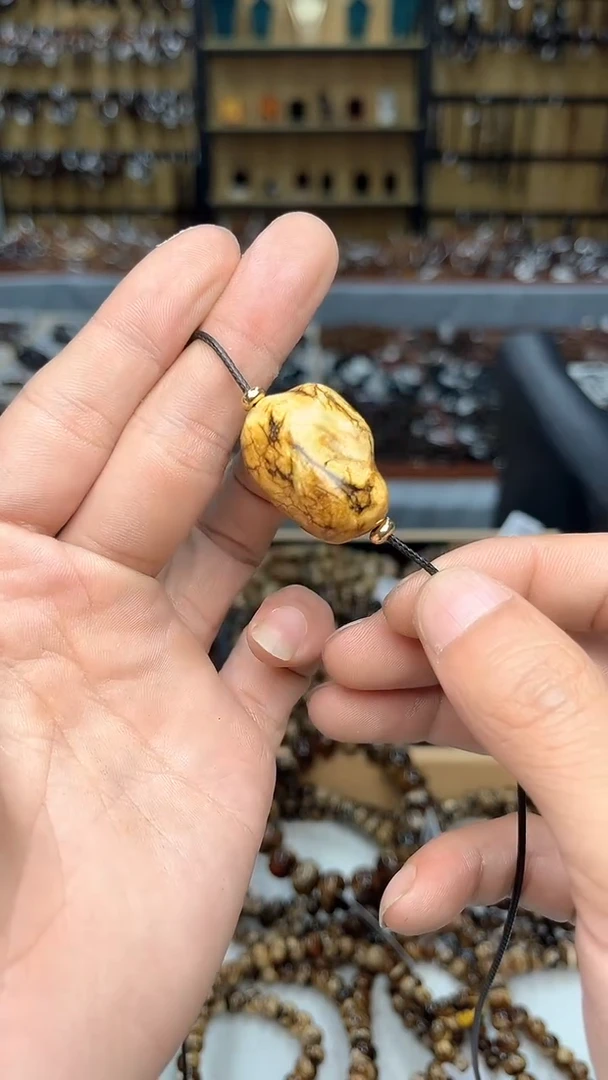 裸石琥珀未镶嵌纯***马随型吊坠