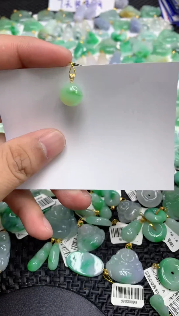 翡翠18K金镶嵌颈饰1111111111