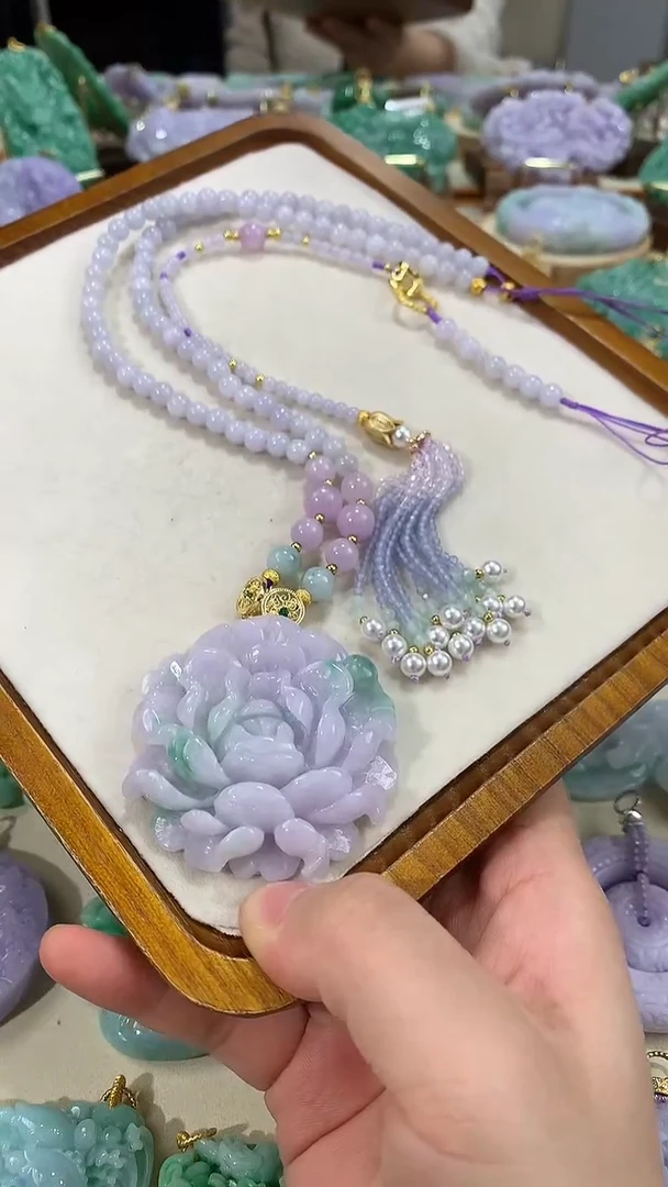 颈饰未镶嵌翡翠吊坠