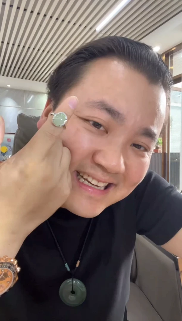 翡翠手镯未镶嵌戒指