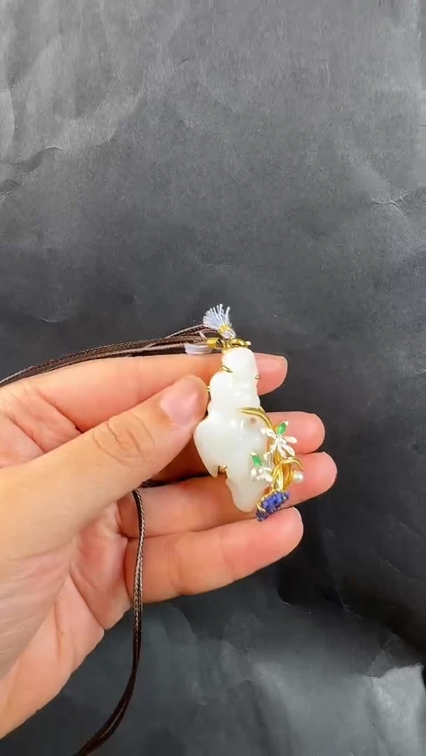 颈饰银S925镶嵌和田玉胸针