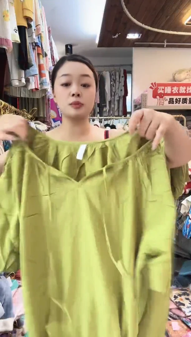 纯绿色短袖长裤展示为主