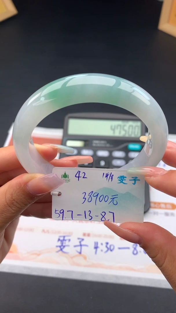 未镶嵌手镯翡翠自带#送人#，联系客服核对地址~