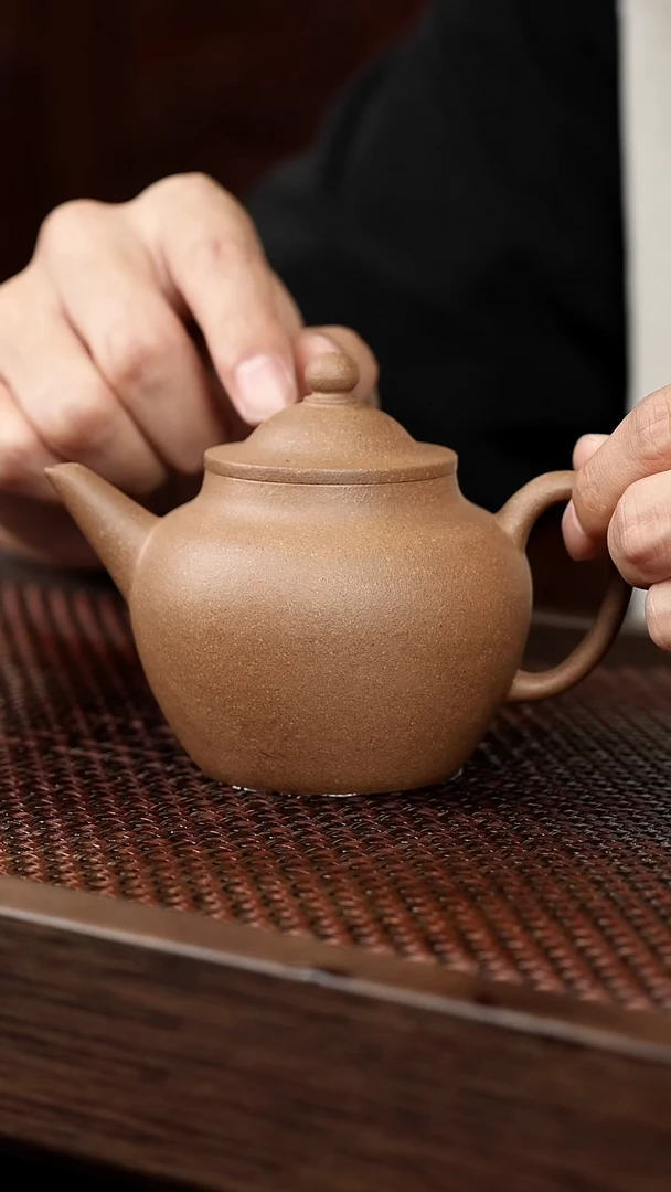 茶壶紫砂芝麻绿笠帽水平