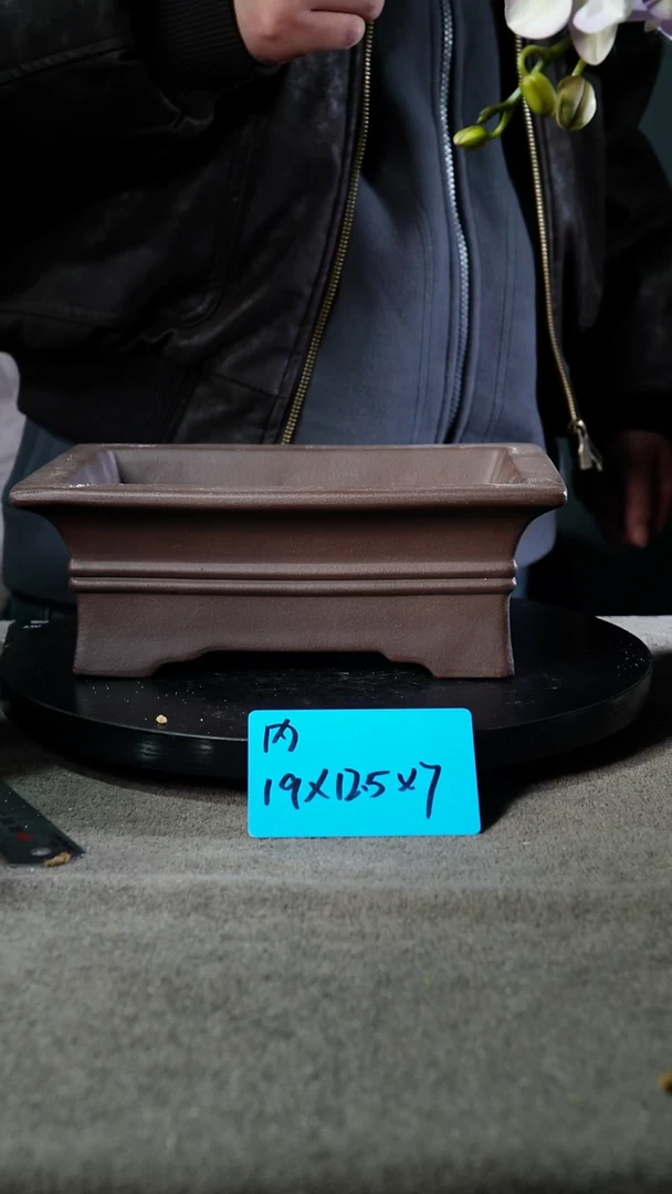 A宜兴紫砂小花盆