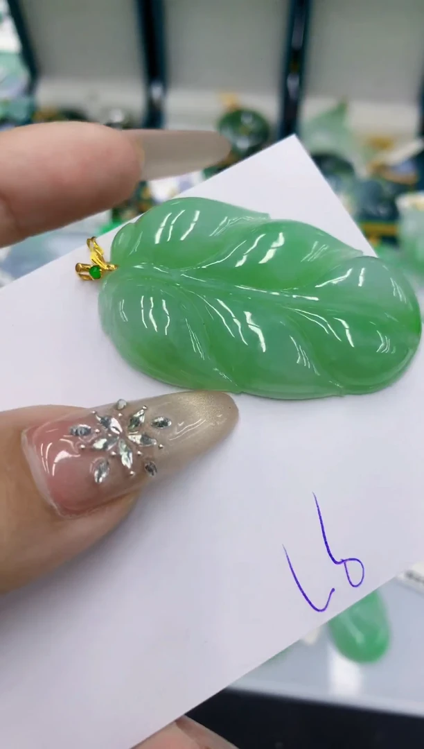 翡翠18K金镶嵌颈饰111111111111111