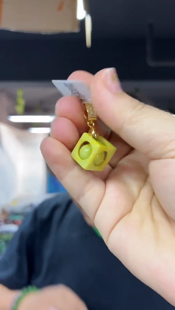 颈饰未镶嵌翡翠多样性发其一，颜色微差